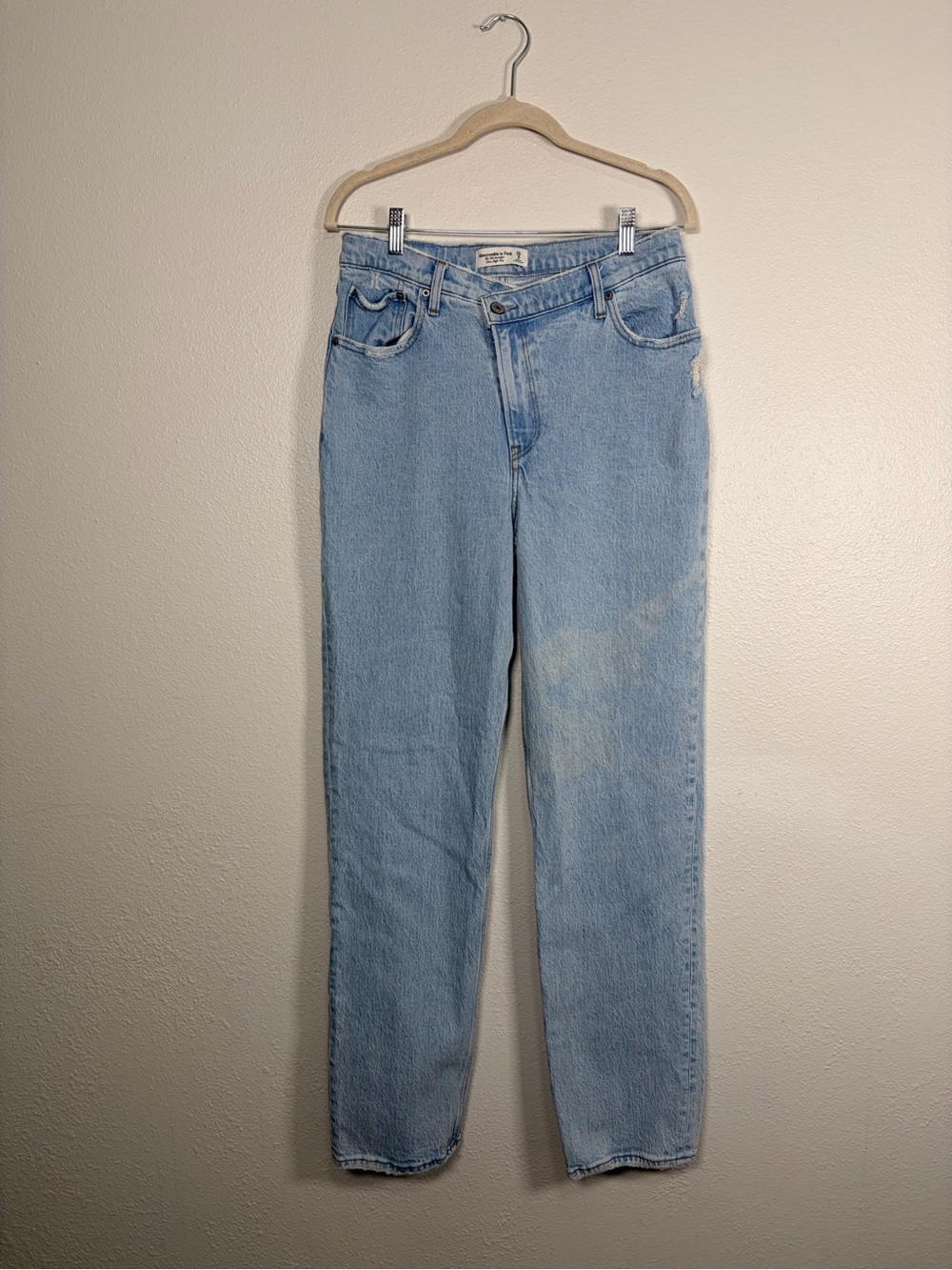 Abercrombie & Fitch Light Wash Straight Leg Women’s Jeans